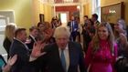 Eski İngiltere Başbakanı Johnson alkışlarla uğurlandı
