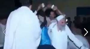 Düğünde Mezdeke Hint Dansı Oynayan Kızlar İzle 