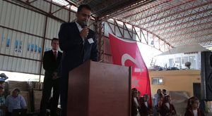 Öğrenciler Türkiye Haritası ve Bayrağı Oluşturdu 