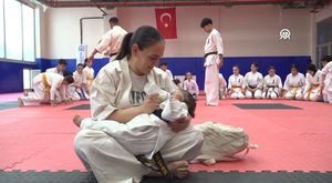 Bursa'da lodoslu havada temizlik için çıktığı çatıdan düştü!