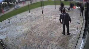 BAŞKANIN SOFRASI TEPKİ ÇEKTİ: ''YİYİN EFENDİLER, YİYİN!''