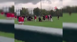 Kamyonetin anne ve kızına çarptığı kaza araç kamerasına yansıdı