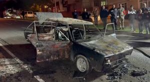 Seyir halindeki otomobil alev alev yandı