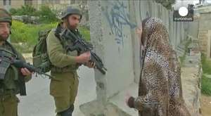 İsrail askerinden kamera önünde savaş suçu 