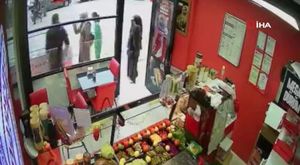 Bursa'da anne ve yavru ayı vatandaş kamerasına yansıdı