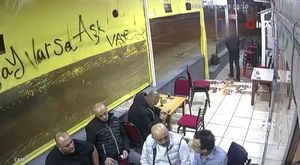 Bursa'da motosiklet otomobile çarptı! O anlar kameraya yansıdı...