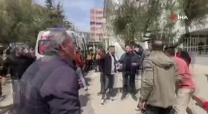 Kontrolden çıkan motosikletin kadın sürücüsü savruldu