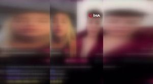 Bursa'da lüks otomobil ağaca çarparak pert oldu