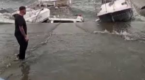 Öğrencinin üzerine kar kütlesi düştü!