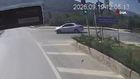Belediye otobüsündeki kaza anı kameraya yansıdı