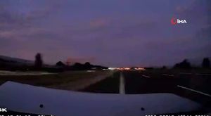 Otomobil, yol temizliği yapan belediye aracına çarptı