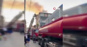 Kavga ettiği kişinin yüzüne uçan tekme attı... O anlar kamerada