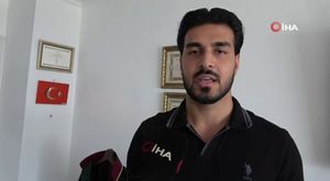 Adana'da sağanak yağış sürücüleri ve vatandaşları zor durumda bıraktı
