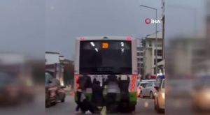 Kadınların tekme tokat kavgası kamerada