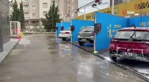 Bursa'da kerestelerin arasına sıkışan köpeği itfaiye kurtardı