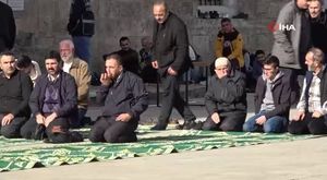 Bursa'da yatsı ezanı ardından dualar okundu