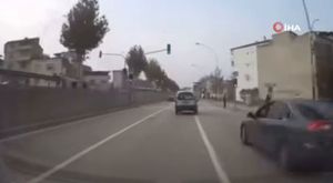 Bursa'da 'yol verme' tartışması kamerada