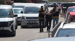 13 katlı binaya yıldırım düştü: Korku dolu anlar kamerada