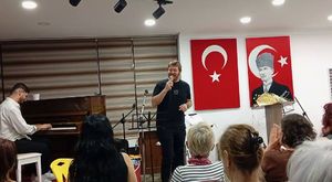 Başkan Odabaşı, bacıerenlerin gösterisini izlerken duygulandı