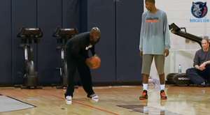 Michael Jordan genç Bobcats oyuncularına ders veriyor