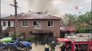 Bursa'da orman yangını! Helikopter defalarca gölden su aldı...