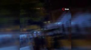 Otomobil, yol temizliği yapan belediye aracına çarptı
