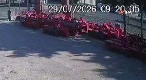 İki otomobil kafa kafaya çarpıştı: 2’si ağır, 3 yaralı!