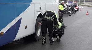 Bursa'da kaza! Otomobil otobüse çarptı: 1 yaralı