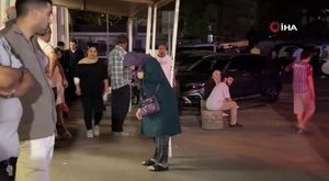 Bursa'da aydınlatma direğine çarpan otomobil devrildi
