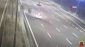 Adana'da korku dolu anlar:  Alevlerden kaçan 2 işçi pencereden atladı