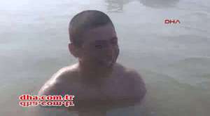 Dondurucu soğukta böyle eğleniyorlar