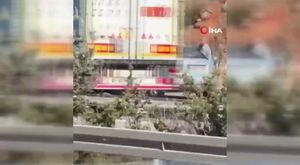 Hiç tanımadığı kişi tarafından bıçaklandı, polisin hayat kurtaran müdahalesi kamerada