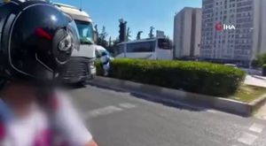 İzmir'de taksiciye kaldırım taşı ile gasp girişimi 