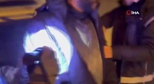 Tır ile servis minibüsünün çarpışma anı cep telefonu kamerasına yansıdı