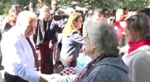 Bursa'da dolabın altında kalan yaşlı kadını, itfaiye kurtardı