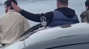 Adana'da genç kızlar tekme ve yumruklarla kavga etti