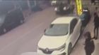 Bursa'da yolun karşısına geçmeye çalışan yayaya çarpan kamyonet kamerada