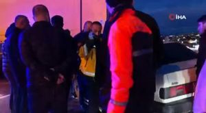 Bursa'da otomobil taşıyan TIR viyadükten uçtu!