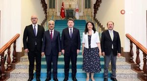 Rus füzesi Kiev’de otoyola düştü