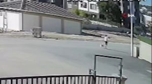 Hiç tanımadığı kişi tarafından bıçaklandı, polisin hayat kurtaran müdahalesi kamerada