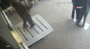 Trafikte sürücülerin kavgası kameraya yansıdı