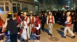 Bursa'da traktörün römorkunu havuz yapıp şehir turu attılar