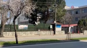 Bursa'da otomobil ile motosikletin çarpıştığı kaza kamerada