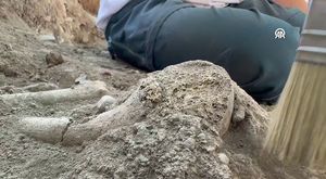Bazilikada 2 bin yıllık beddua görenleri hayrete düşürdü