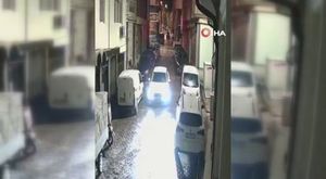 Otomobil ile motosikletin kazası kamerada: 1 yaralı