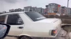 Bursa’da feci motosiklet kazası kamerada: 3 yaralı