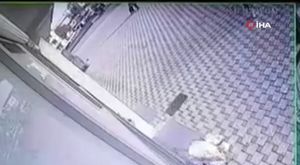 Huzurevine götürmek için geldiler, korkunç manzara ile karşılaştılar