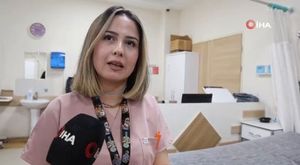Aç kalan tilkiyi elleriyle besledi