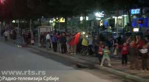 Dolazak delegacije iz Srbije u Albaniju, snimak iz autobusa novinara