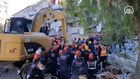 İzmir'deki Doğanlar Apartmanı'ndan sevindiren haber! 4 kişi enkazdan çıkarıldı
